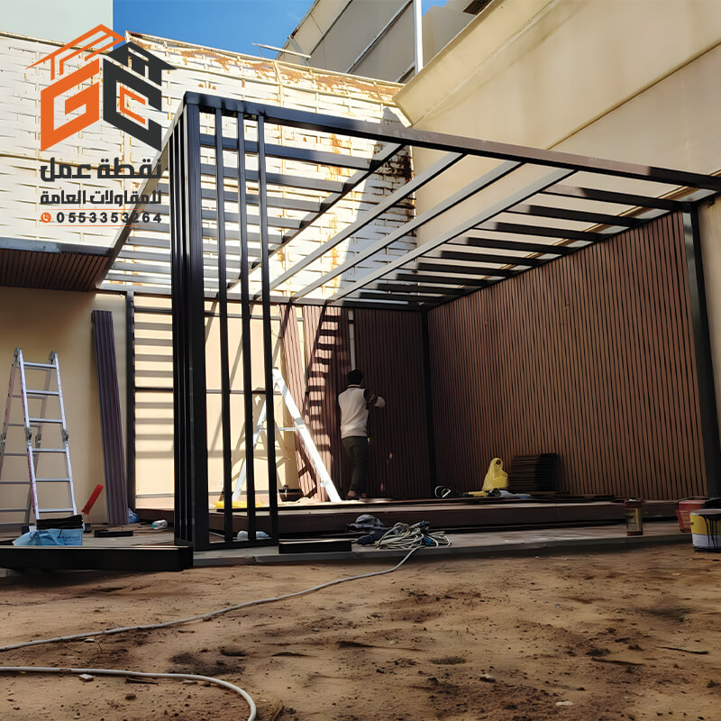 تركيب برجولات جلسات خارجية بديكور بديل خشب من مؤسسة نقطة عمل