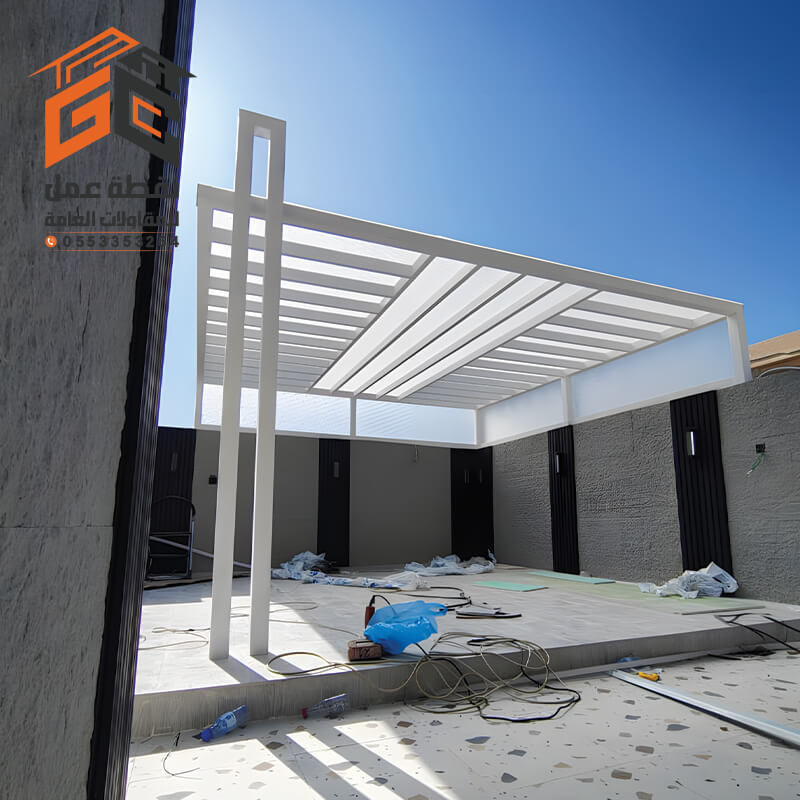 جلسات خارجية للسطح برجولة لون أبيض